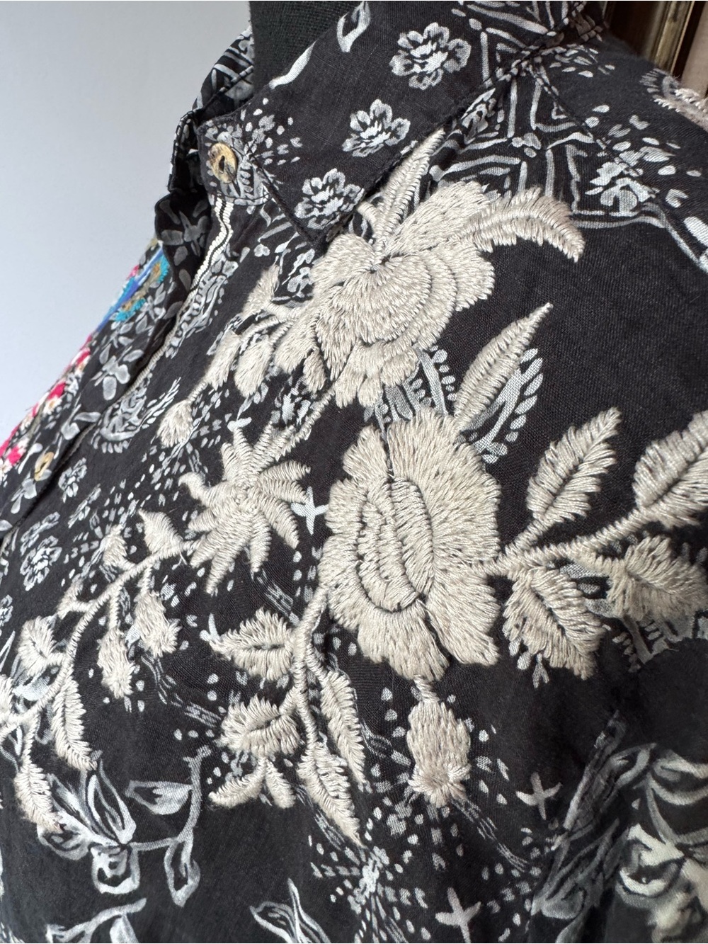 Johnny Was Senia Heavily Embroidered Oversized Button-Down Shirt xs Euc - Picture 4 of 11
